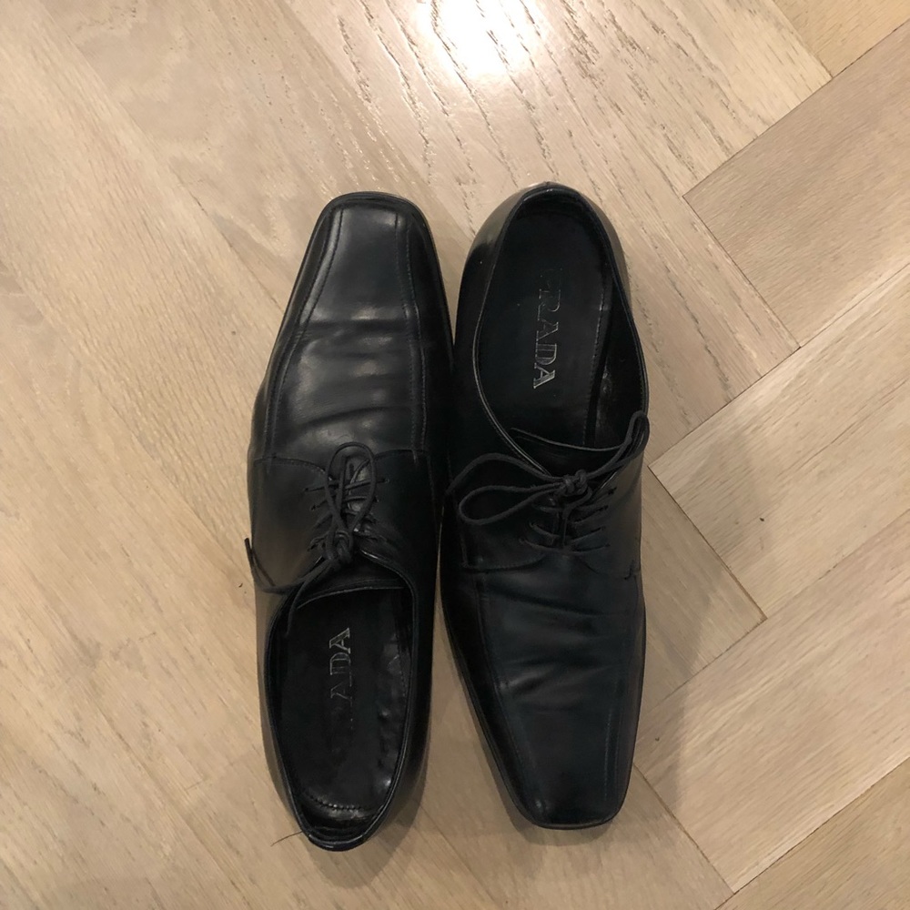Prada Men’s black leather Oxford shoes - Picture 8 of 8
